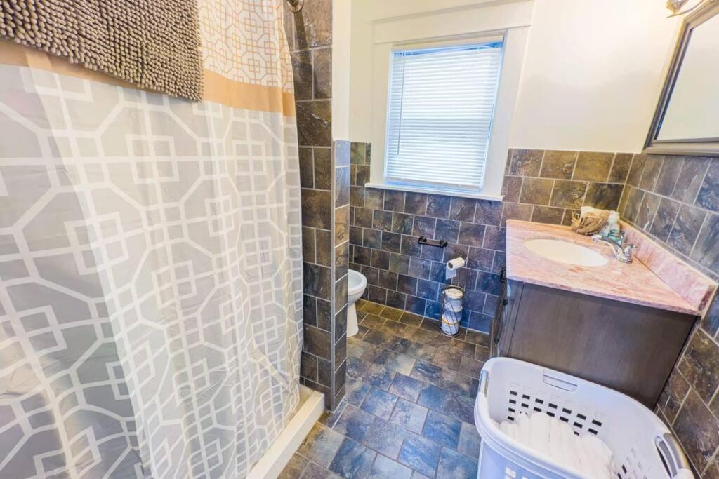 Cozy 3br 1 Bath In *