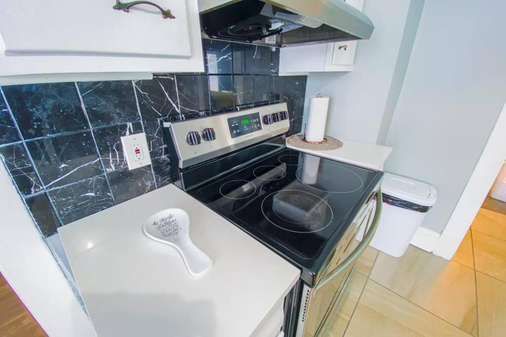 Cozy 3br 1 Bath In Apartment *